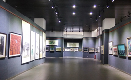 參觀昆明市博物館環(huán)保書畫展，為搭建教育基地學習、取經